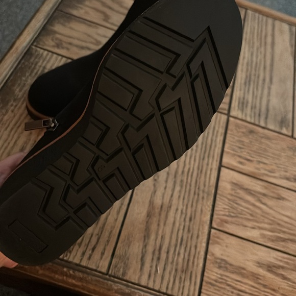 Brand New never been worn. Size 8 Ankle Wdge Boot. - Picture 6 of 7